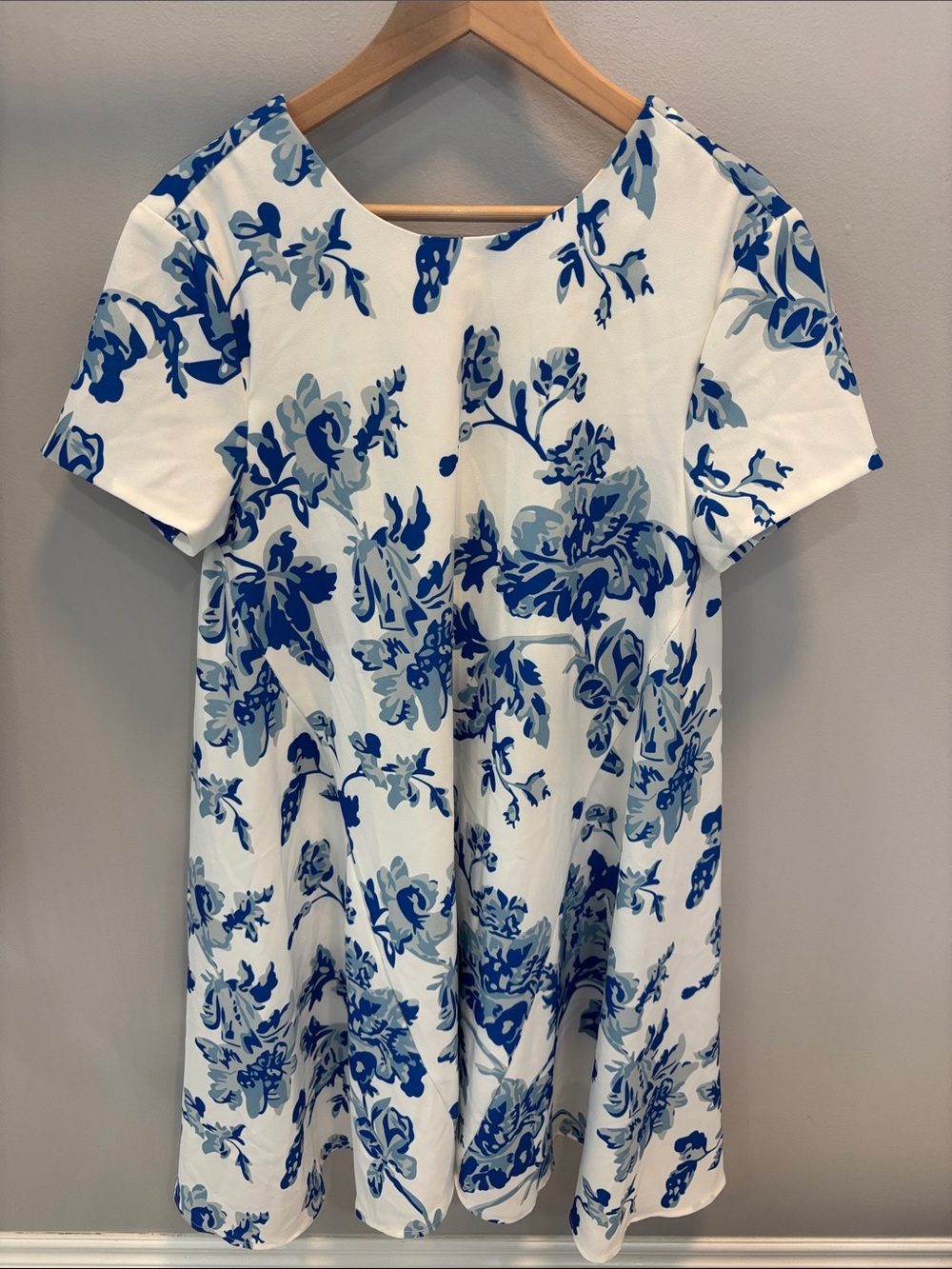 Mestiza Cecily White Floral Short Sleeve Shift Dress with Blue Print XS